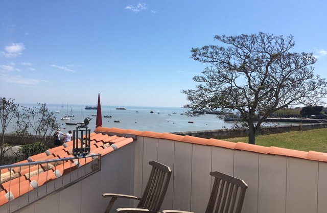 Escale Aixoise vacation home, sea view, sleeps 5
