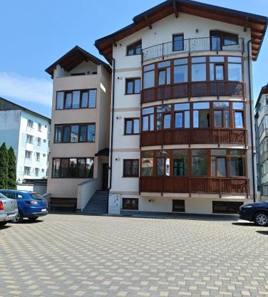 Escapadă urbană, confort, curte privată și parcare