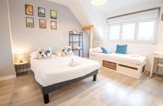 Escapade-Room with shared bathroom