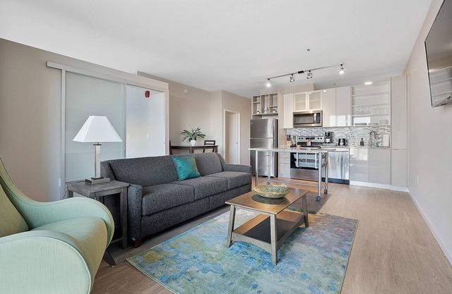 Escape the City Chaos and Recharge in Private Retreat Near Arrowhead Stadium 343