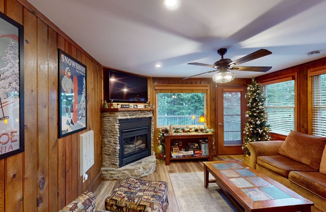 Escape the Mundane in this Cozy 2BR Treetop by RedAwning