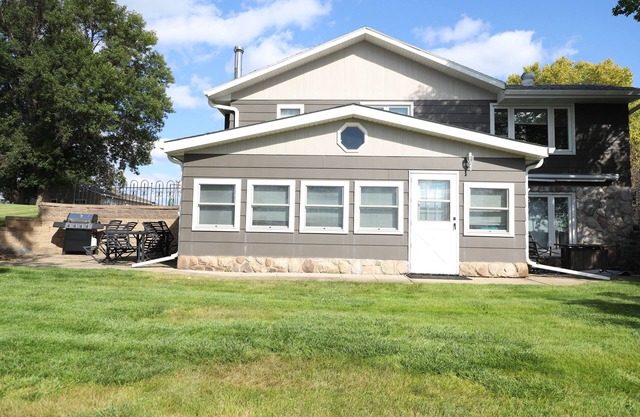 Escape to a relaxing lakeside cabin on Mina Lake.