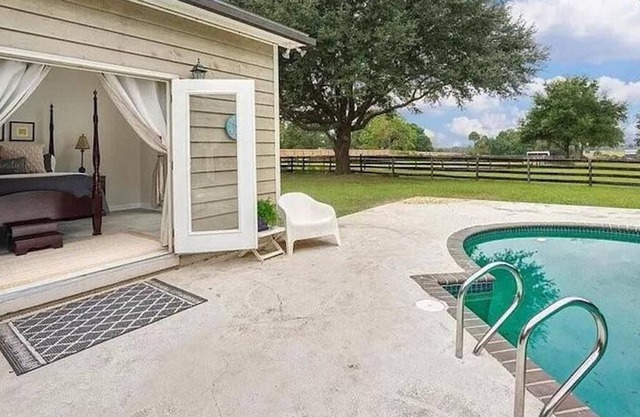 Escape to a Wellness Ranch: Discover a Perfect Getaway in Our Charming Cottage!