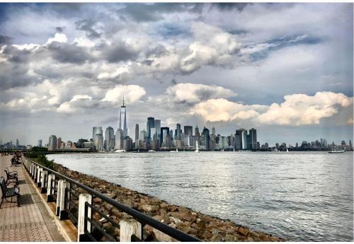 Escape to Spectacular Skyline 12Mints From NYCity