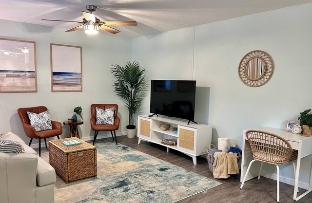 Escape to the Cape at Ebb Tide 1-bedroom 1-bath condo - 5 minute walk to beach