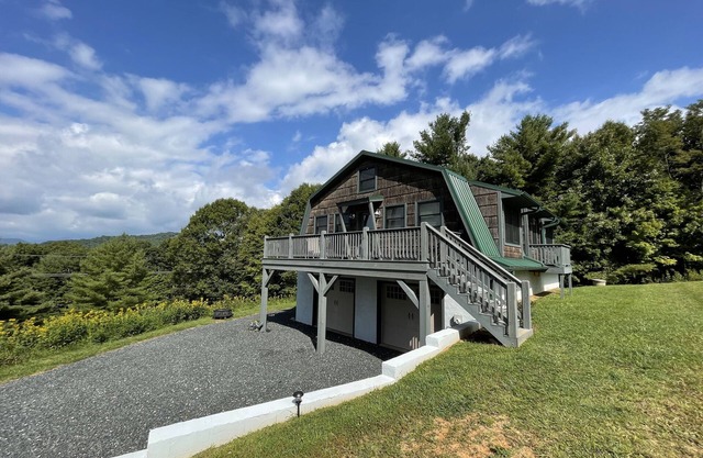 Escape to the Clouds: The Berry Barn Awaits You!