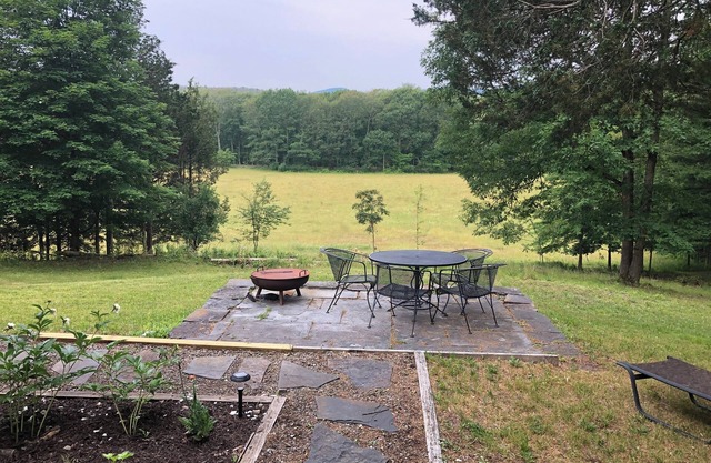 Escape to the Country! Lovely, Serene Cottage on 12 Acres.