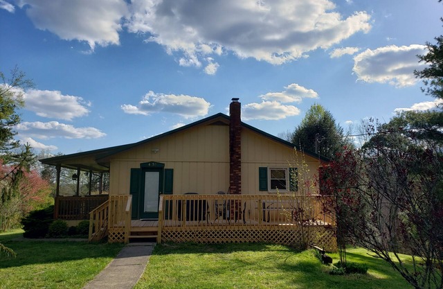 Escape to the Woods at the Bird House in the Daniel Boone National Forest!