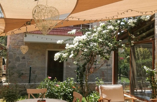 ESKİ DATÇA'DA BAHÇELİ VİLLA