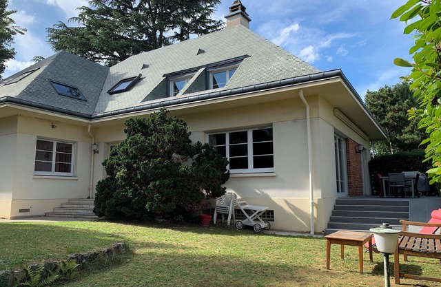 Espace et Chambres Familiales Dans Grande et Belle Maison