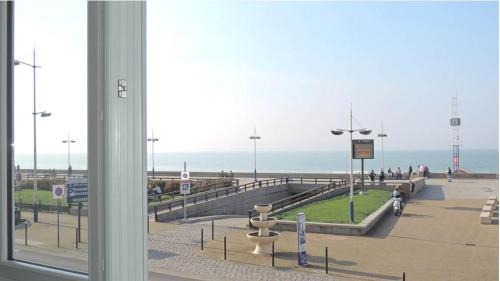 ESPLANADE FRONT DE MER 113 1er Etage Lit fait WIFI Taxe de séjour incluse