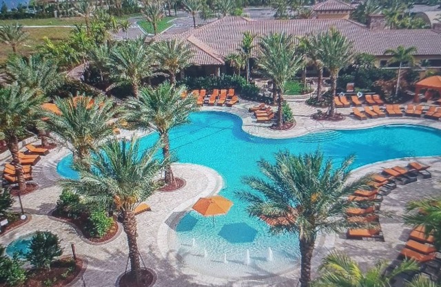 ESPLANADE RESORT: END UNIT 101/SORRENTO WAY/GROUND UNIT/2BED/2BATH+DEN/GOLF VIEW