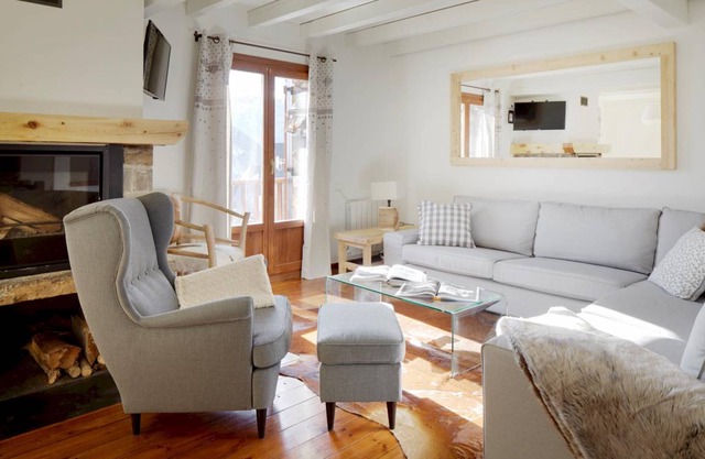 Esquiros by FeelFree Rentals