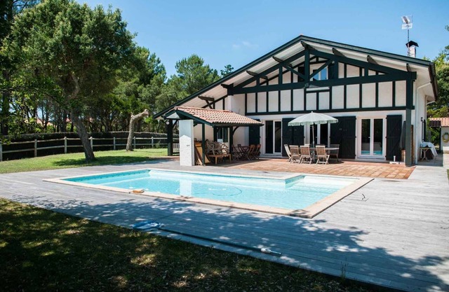 Estagnots Beach and Lake on foot