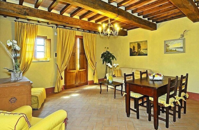 Estate in Monte Serra with Pool & Olive Views