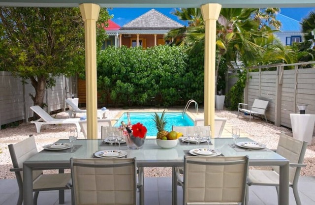 Esther, Peaceful villa in the heart of Oriental Bay village!