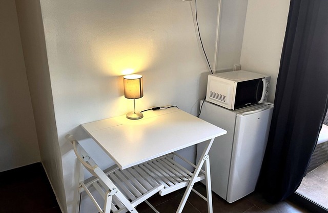 Estudio nuevo con cocina y baño privado mt132