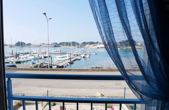 Étel - 2-Bedroom Apartment with Parking, Pets Allowed