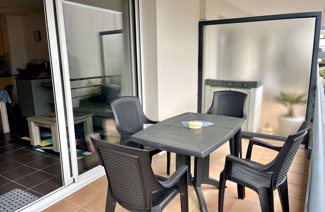 Étel: 2-Room Apt with South Terrace, Parking & Small Dog Welcome