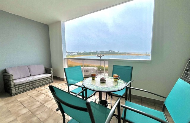 Étel: 3-room apartment, sea view, balcony, private parking