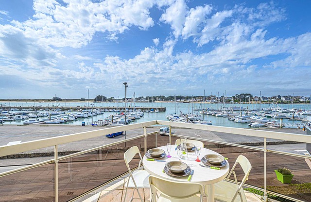 Étel - 3-room duplex with pool, parking and balcony 600m from the beach