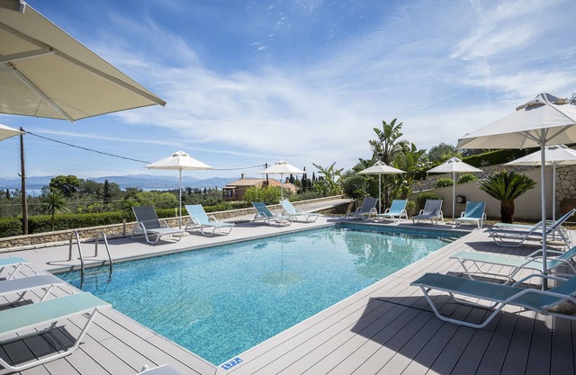 Euphoria Seaview Residences with Shared Pool - Superior Apartment
