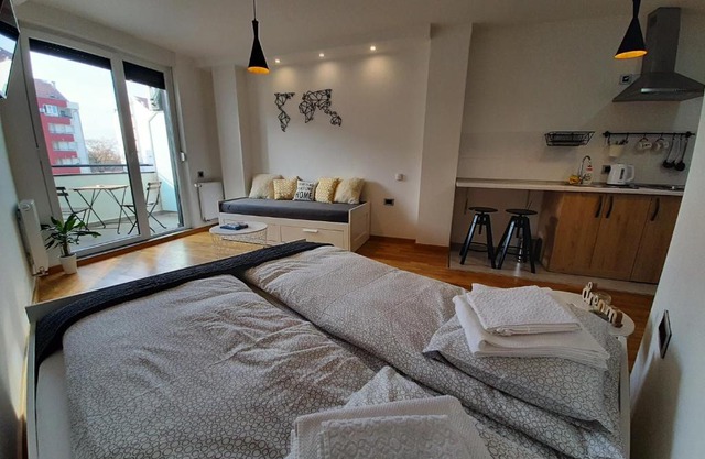 Europe Lux - Free parking, close to Sheraton/Fair