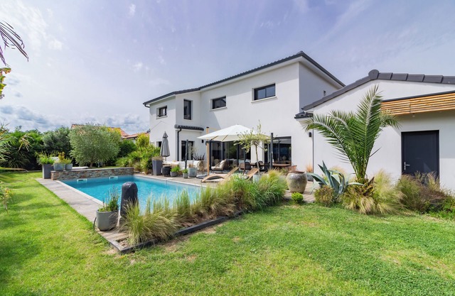 Evasion Cozy : Villa de Charme Avec Piscine et Terrain de Pétanque