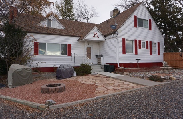 Events, Large Groups, Campers - Stay in This Historic Farm House!