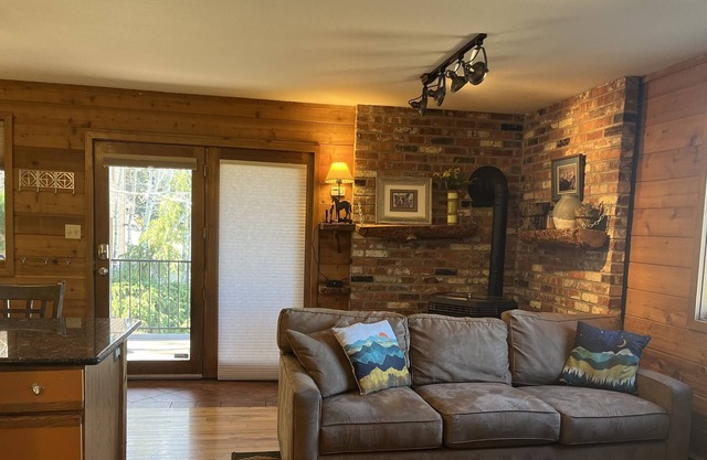 Evergreen Cozy Condo