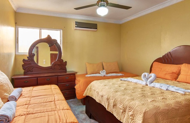 Excellent 2 Bedroom Apartment 5 Beds - Great Location 15KM Las Americas Airport