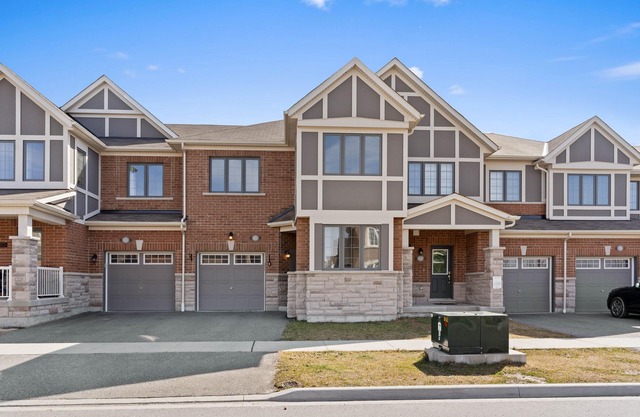 Excellent 4BR Town ~ Whitby ~ Garage ~ Wi-Fi ~ Friendly New Neighbourhood