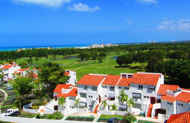 Excellent amenities, view and location. Fully air conditioned, WIFI.