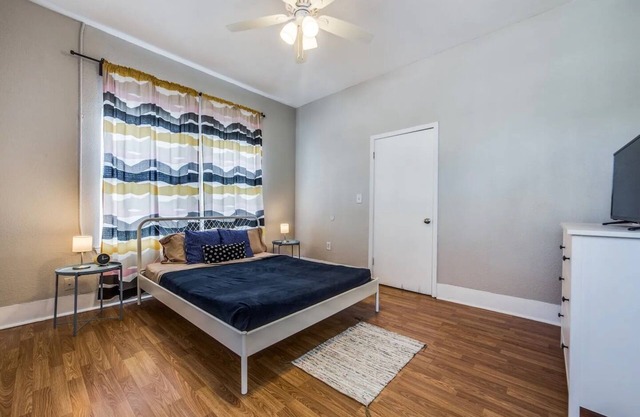*Excellent Downtown & Pearl Area Loft Apartment!*