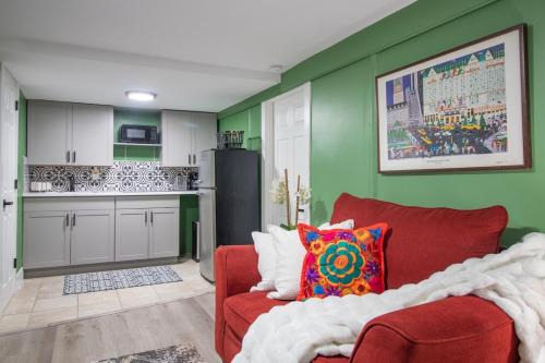 Exceptional & Central, Garden Suite, Top Amenities & Care!