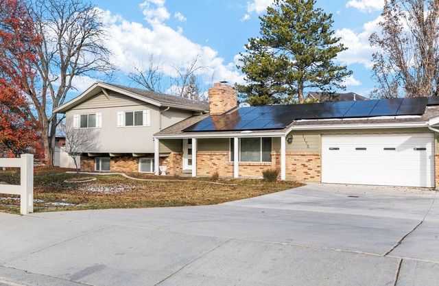 Exceptional House with Hot Tub, Close to Ski Resorts, Sleeps 10, 4BR/2BA
