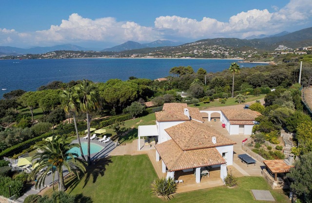 Exceptional villa with panoramic sea views