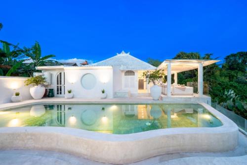 Exclusive 3BR Celebrity Villa - Ice Bath - Sauna - Jacuzzi - Outdoor Gym - BBQ - Stunning Rice Field & Jungle Views