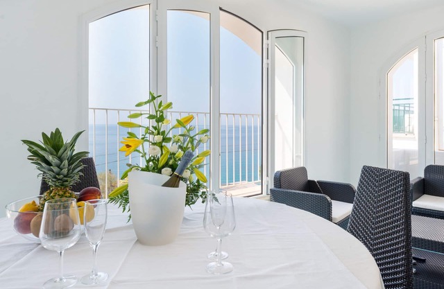 Exclusive new apartment, 30 mt. Sea, herrl. Panoramic sea, Covered. gr. Terrace