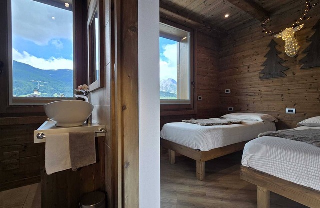 Exclusive rustic chic chalet with large furnished rooftop garden