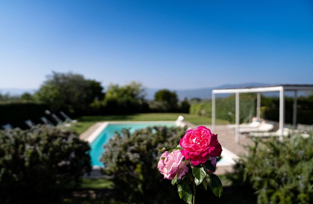 Exclusive villa with gated pool, 12 pax all-inclusive. 70 reviews, Watch video.