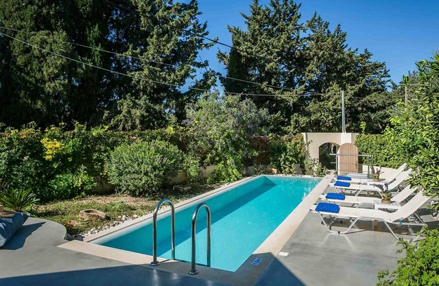 Exclusive Villa with detached family room 70m from the sea