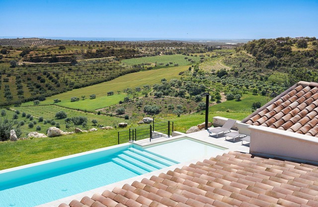 Exclusive villa with pool near Noto - DiCasaInSicilia