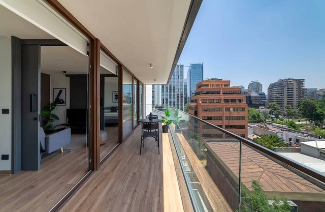 Exclusivity and comfort steps away from the metro