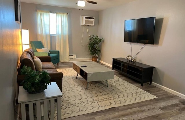 Executive 1-bedroom condo with WiFi, AC, and swimming pool in Columbus OH.