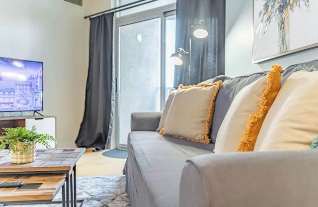Executive 1+Den Condo, Parking