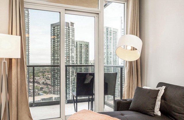 Executive 2BR/2BA Condo+Lakeview- Steps from SQ1