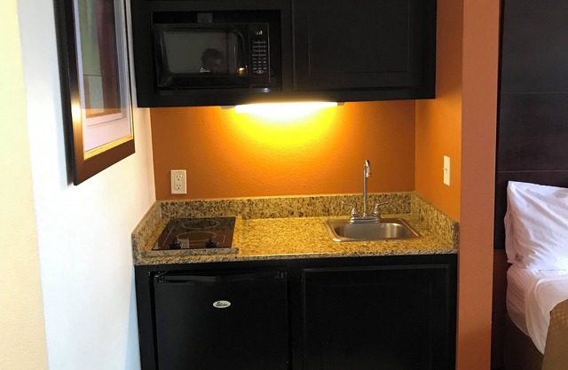Executive Inn & Suites
