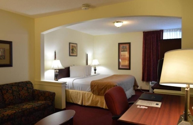 Executive King Room Near Cranes Roost Park ORL