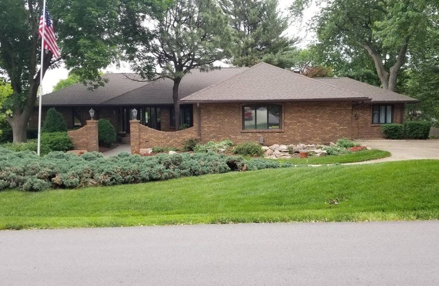 Executive Level Home--17 minutes from the College World Series!